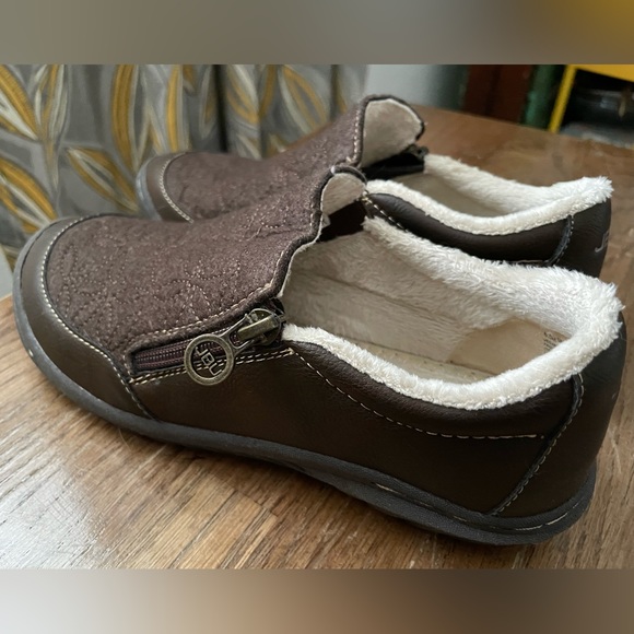 JBU clogs worn only a few times, too big. Lined, very soft and warm. Origi box. - Picture 3 of 6